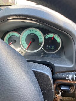 Toyota Corolla VERSO - 8
