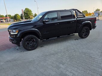 DODGE RAM 1500 LARAMIE 5.7 HEMI V8 401PS FULL LED KOLESO 22 - 8