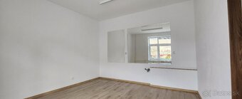 Ponúkame na prenájom kancelárske priestory v centre mesta. - 8
