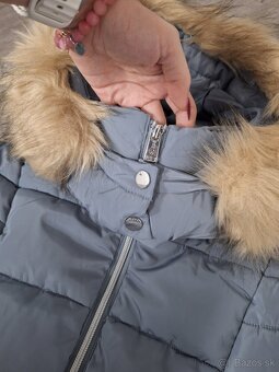 Guess bunda s opaskom,kapucňou a huňatou kožušinou - 8
