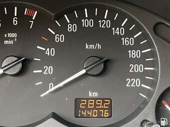 Opel Corsa 1.0 benzín 2005 - 8