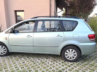 Toyota Avensis Verso 2.0 D-4D - 8