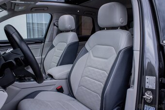 Volkswagen Touareg 3.0 V6 TDI ELEGANCE / VZDUCH / 4x4/ZÁRUKA - 8
