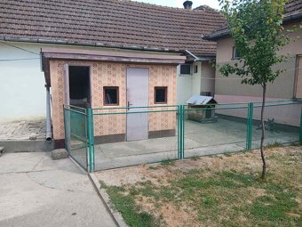 🏡 Dva domy v klidné části obce na severu Srbska - 8