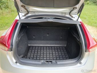 VOLVO V40 - 8