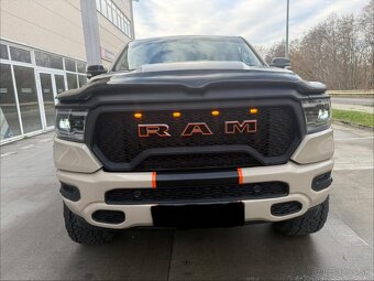 Dodge RAM 1500 5,7 hemi - 8