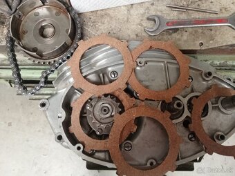 Kryt karburátoru a motor  jawa 150/351,352 - 8