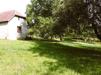 PRE NÁROČNÝCH - Výnimočné rodinné sídlo - rodinná farma - 8