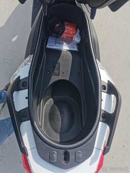 Yamaha Xmax 400 LeoVince - 8
