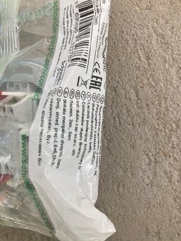 Elektro material zo stavby - istice,prudovy chranic,zasuvky - 8