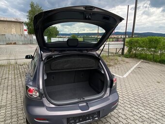 MAZDA 3 - 8