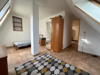 Zariadený 4 izbový byt má rozlohu 100 m2, nachádza sa na 4/4 - 8