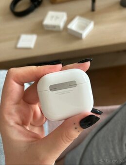 AirPods 4 - 8