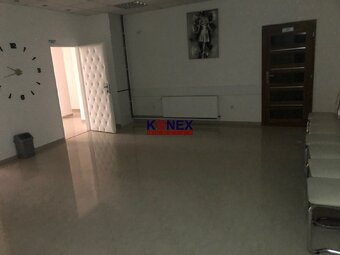 NA PREDAJ TROJPODLAŽNÝ POLYFUNKČNÝ OBJEKT V SNINE - 8