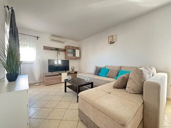 2-izb.zariadený apartmán 54m2 s výhľadom, Novalja/Chorvátsko - 8