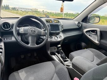 Predám Toyota RAV4 2.2 D 4x4 - 8