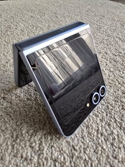 Samsung Z Flip 6 -- 4 mesacny - 8