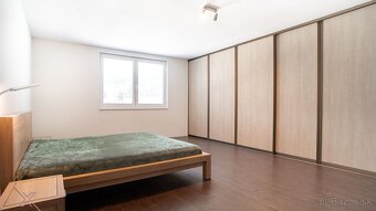 Priestranný nadštandardný rodinný dom v tichej lokalite - Ko - 8
