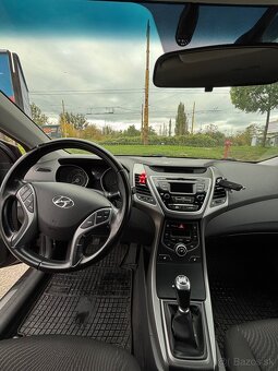 Hyundai Elantra - 8