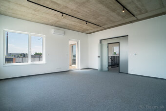 Na prenájom jedno podlažie polyfunkcie na Zavarskej ulici v  - 8