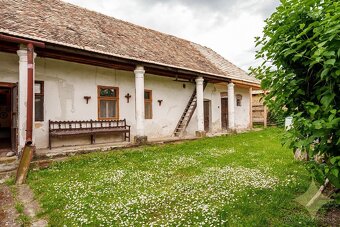 Dobová chalupa so zrekonštruovaným interiérom v tichej uličk - 8