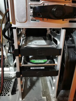 Predám straší počítač - nefunkčný - 8