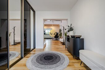Na PREDAJ 6i novostavba 225m2 s bazénom a mediteránskou záhr - 8