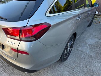 Hyundai i30 CW 1.6 CRDi Family DTC - 8