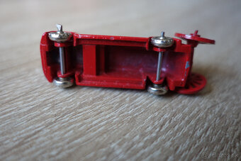 Kovový model hasičov Matchbox No. 9 Dennis Fire Engine - 8