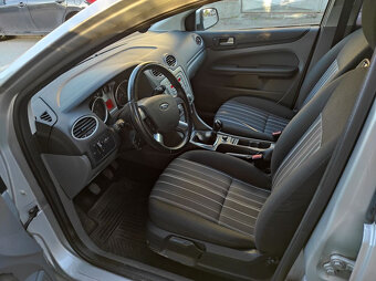 Predám Ford Focus II combi - 8