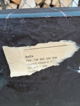 Predám  -nástenný reliéf Bača s fajkou - 8