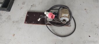 Predám ponk, kovovú skriňu, motor s prevodovkou na mlynček - 8