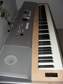 Digitální piano Yamaha Portable Grand DGX 620 - 8