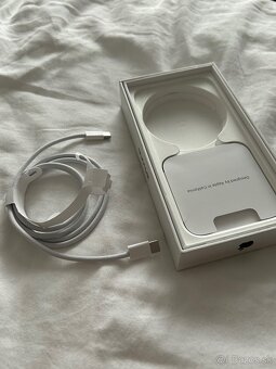 Predam iPhone 15 125GB – 94 % bateria, obal + novy kabel - 8