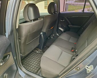 Toyota Avensis Combi 2.0D-4D 93Kw R.V.09/2010 M6 - 8
