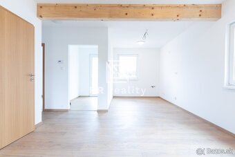 4i RD - Cestice 14 min od KE, zariadený interiér + exteriér - 8