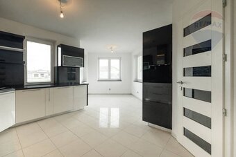 PREDAJ: 15 ročný rodinný dom - bungalov s veľkým pozemkom, P - 8