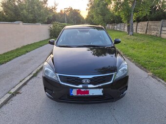 Predám Kia Ceed Faclieft 1.4 77kw Benzin r.v.2012 - 8