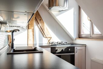 STARÉ MESTO-LETNÁ,veľký podkrovný,3-izbový byt 102 m² - 8