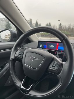 MUSTANG MACH-E 2021 197 kw/ 269k Panorama - 8