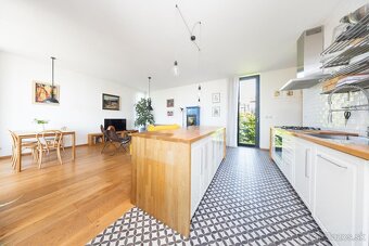 MIKELSSEN - Na predaj výnimočný bungalov s bazénom v lukratí - 8