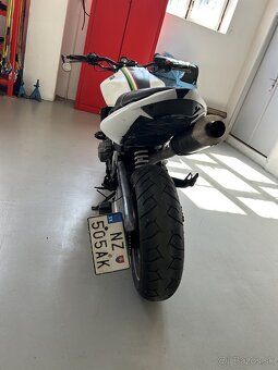 Honda HORNET 600 - 8