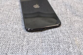 iPhone SE 2020 (2. generácie) 64GB plne funkčný - 8