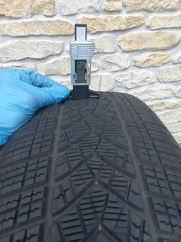 BMW iX zimní 20 Styling 1002 Goodyear 235 60 DOT2922 8mm - 8