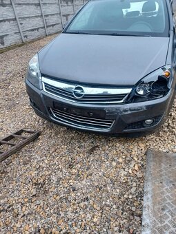 Rozpredám Opel Astra H Caravan 1.6 85kw A16XER - 8