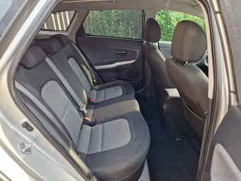 Kia Ceed combi 1,4 benzín 74kW 2016 LED denné - 8