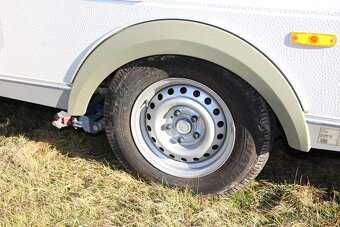 obytny prives Hymer 4 osoby 1200kg - 8