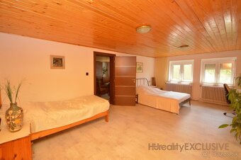 EXKLUZÍVNE - Predaj priestranného RD v starej časti Rajky - 8