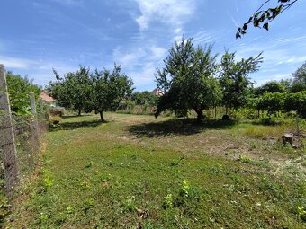 Predám rodinný dom - Hlohovec, rovinatý pozemok - 8