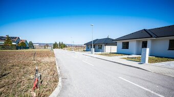 EXKLUZÍVNE IBA U NÁS - pozemky v Smoleniciach na predaj - 8